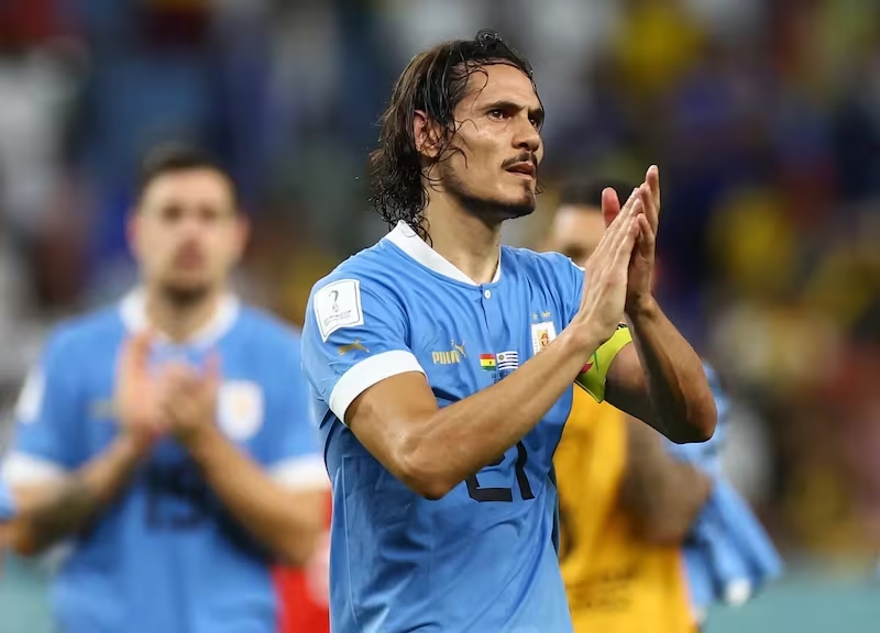 Edinson Cavani announces retirement