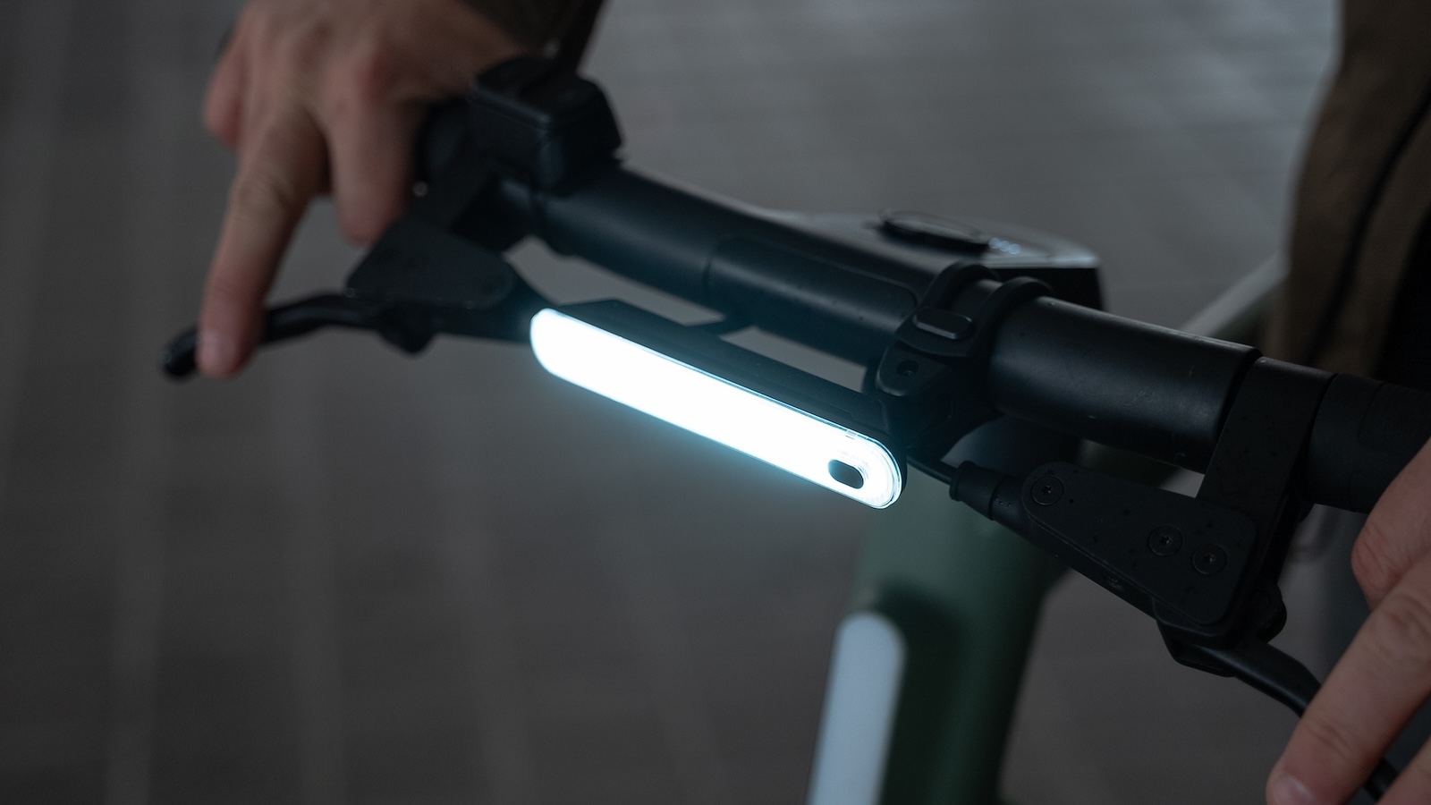 Unit1 Smart Light Pro Dual: A Compact Smart Light for Urban Cycling