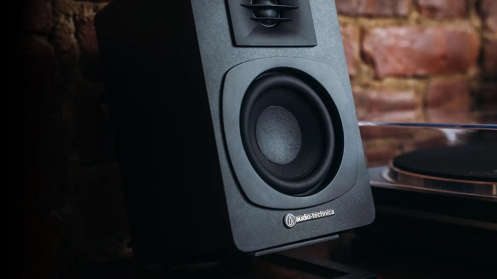 Audio-Technica AT-SP3X Review – Compact Active Bookshelf Speakers for a Clean Desk Setup