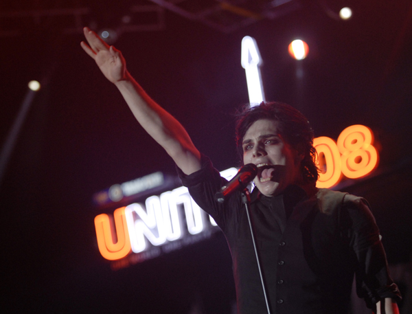 Gerard Way cùng ban nhạc My Chemical Romance biểu diễn ở Việt Nam năm 2008. Ảnh: Internet