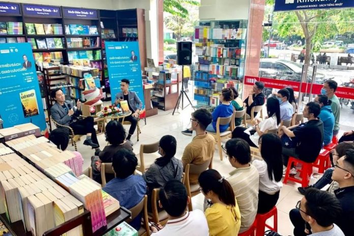 FAHASA ra mắt sách ‘Khởi nghiệp phiêu lưu ký’ của tác giả Tạ Minh Tuấn và Nguyễn Thị Kim Anh