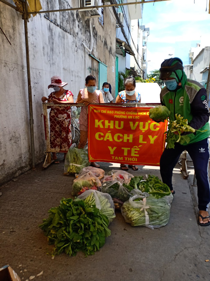 Tấm lòng cho Sài Gòn và bữa cơm có cá, rau tươi