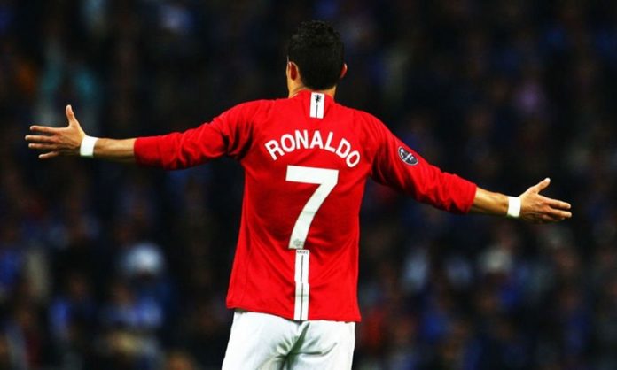 Ronaldo được Cavani nhường áo số 7?