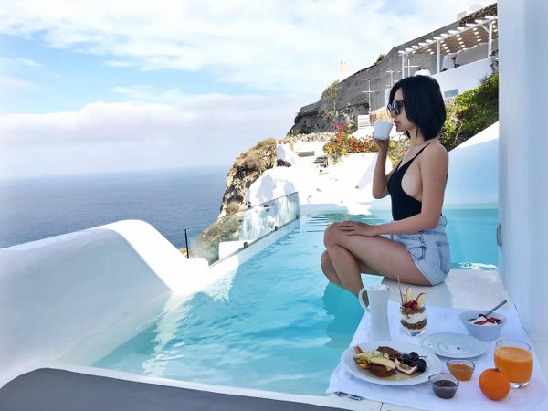 Khách sạn Charismasuites