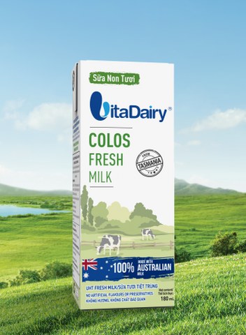 Hồ Ngọc Hà lựa chọn cho con sản phẩm VitaDairy Colos Fresh Milk với sữa non tươi giàu dưỡng chất và tăng cường miễn dịch