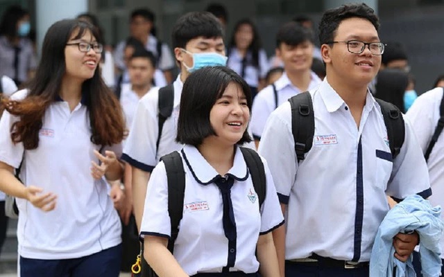 Học sinh lớp 1,9,12 tại Tp.HCM đi học lại từ 13/12