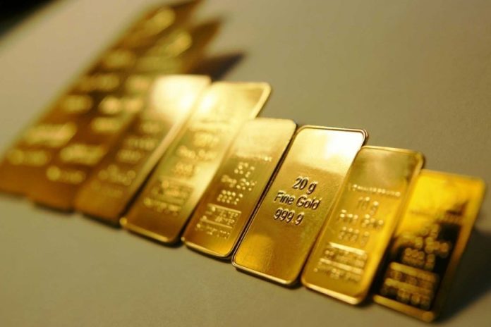 Giá vàng trong nước lần đầu tiên vượt 72 triệu đồng/lượng
