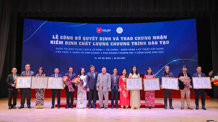 Đại học Văn Lang tổ chức Lễ công bố Quyết định và trao Giấy chứng nhận Kiểm định Chất lượng quốc gia cho 7 chương trình đào tạo đại học