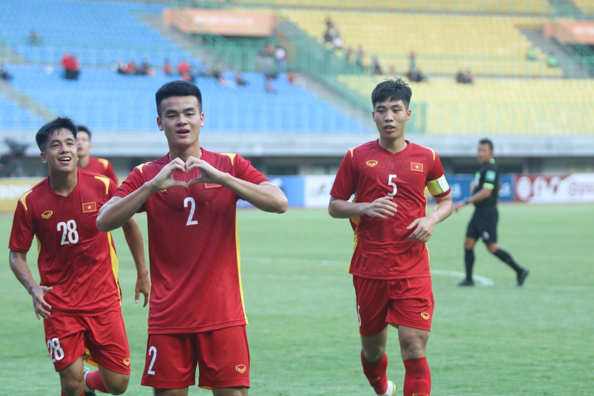 U19 Việt Nam dẫn đầu bảng, U19 Việt Nam, 24h bóng đá, bóng đá 24h