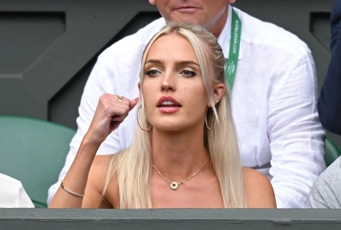 Bạn gái Taylor Fritz thu hút mọi ánh nhìn tại Wimbledon