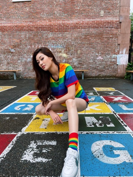 hoa hậu khánh vân, trang phục lục sắc, cộng đồng LGBT, chiến dịch Tôi đồng ý