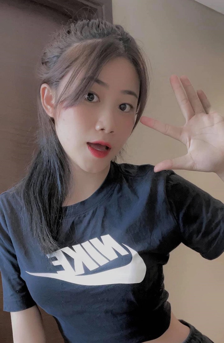 Hà Thị Hòa Bình, Hot girl, Nóng cùng World Cup