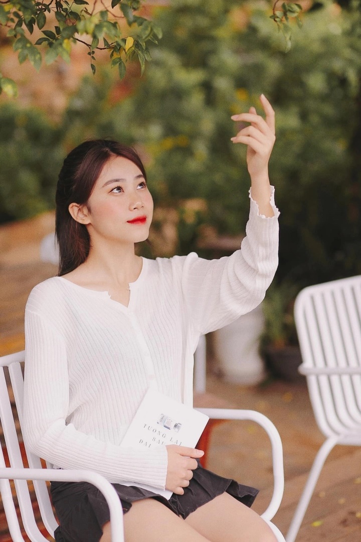 Hà Thị Hòa Bình, Hot girl, Nóng cùng World Cup