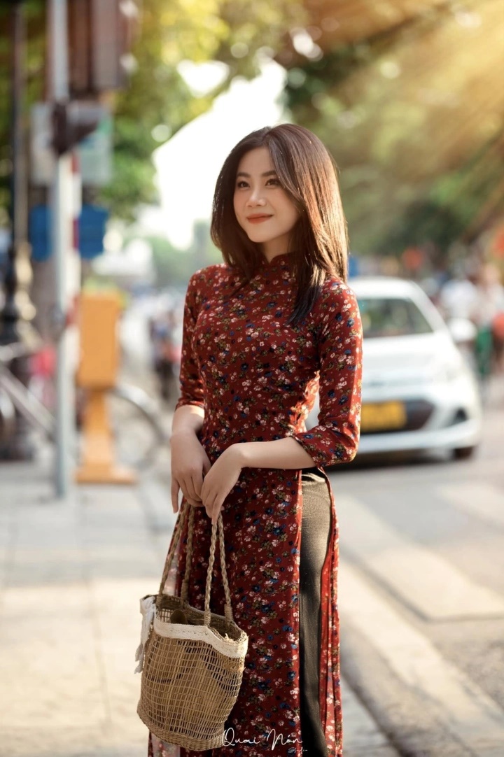 Hà Thị Hòa Bình, Hot girl, Nóng cùng World Cup