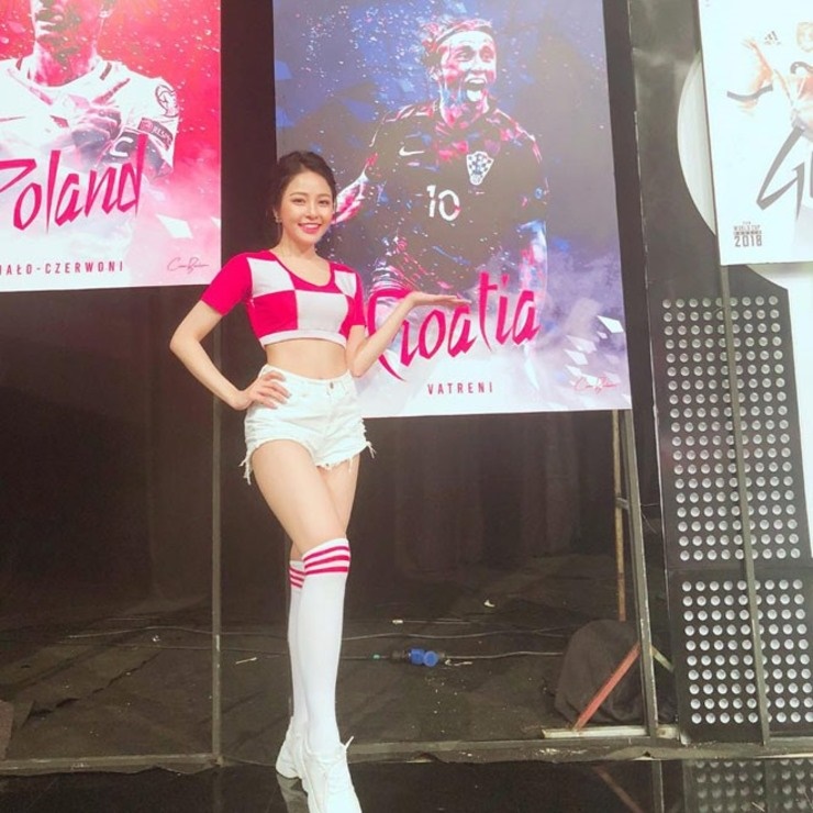 Hot girl Trâm Anh, Nóng cùng World Cup