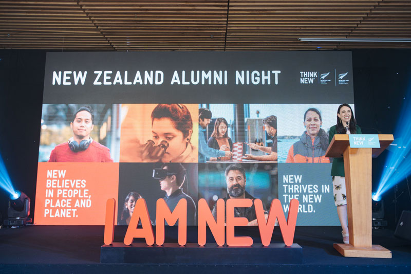  Thủ tướng New Zealand Jacinda Ardern phát biểu tại sự kiện New Zealand Alumni Night 