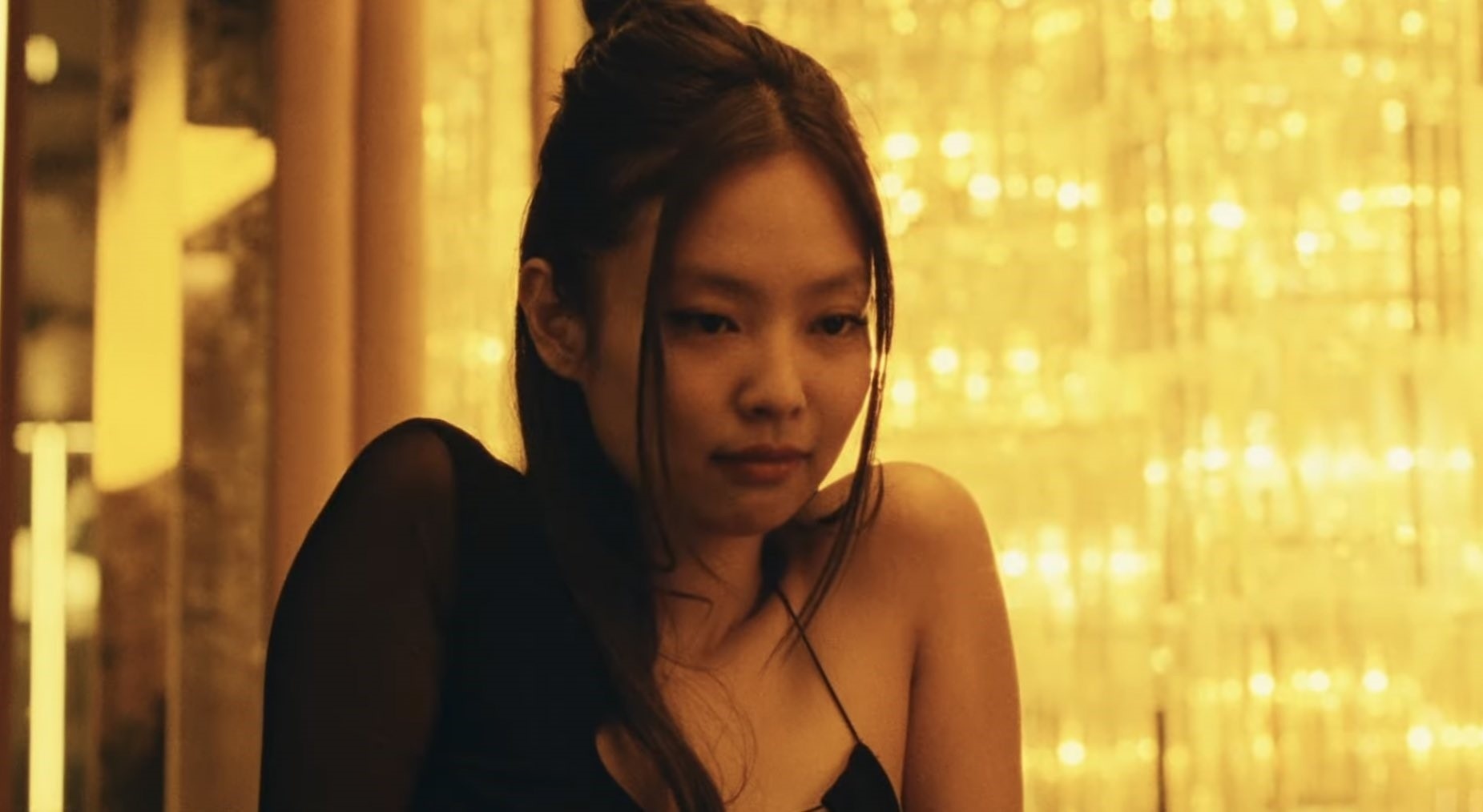 Phim đầu tay của Jennie (BlackPink) ngập cảnh sắc dục, bạo lực