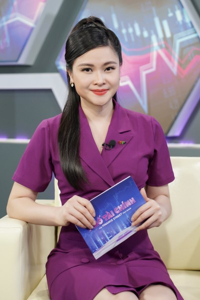 btv bùi khánh ly, phố tài chính, gu thời trang, thời trang tím xanh, mtv, men tv