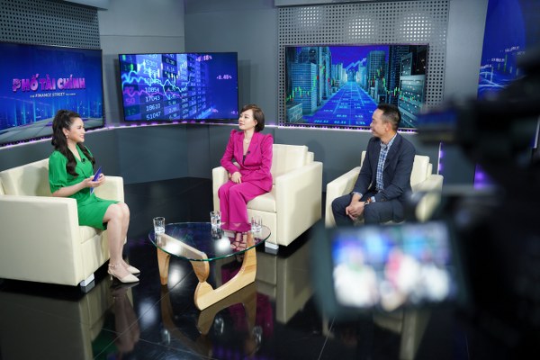 btv bùi khánh ly, phố tài chính, gu thời trang, thời trang tím xanh, mtv, men tv
