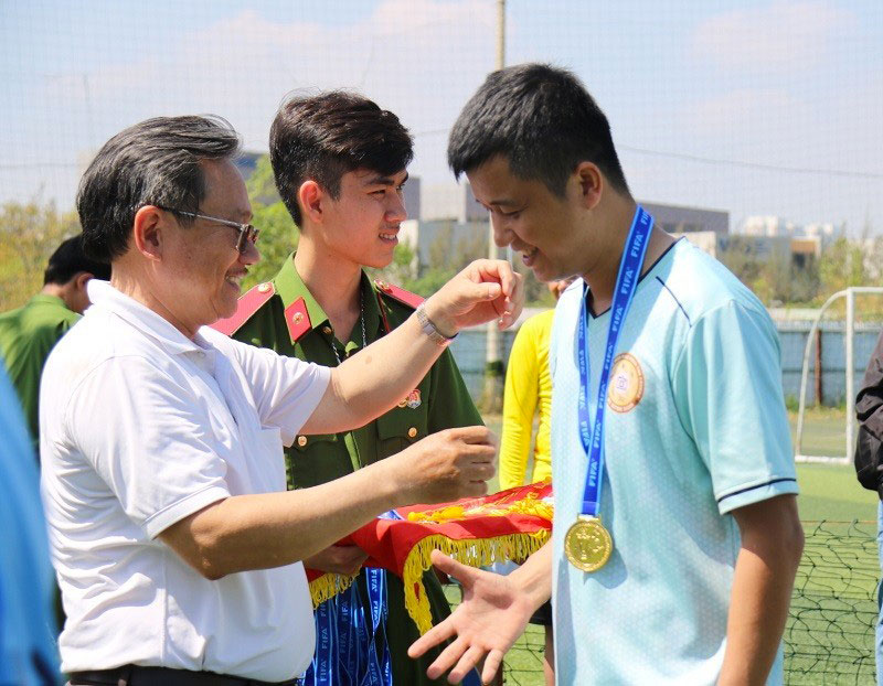 giải bóng đá ngày thành lập đoàn, Trường THPT Lê Thánh Tôn