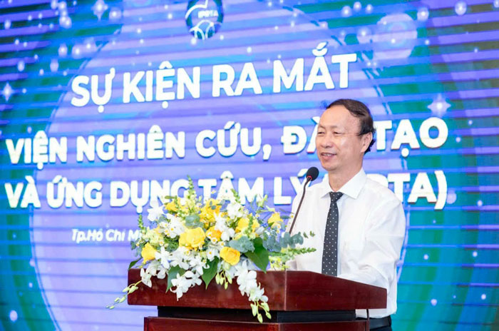 GS.TS Vũ Dũng, Chủ tịch Hội Tâm lý học xã hội Việt Nam phát biểu 