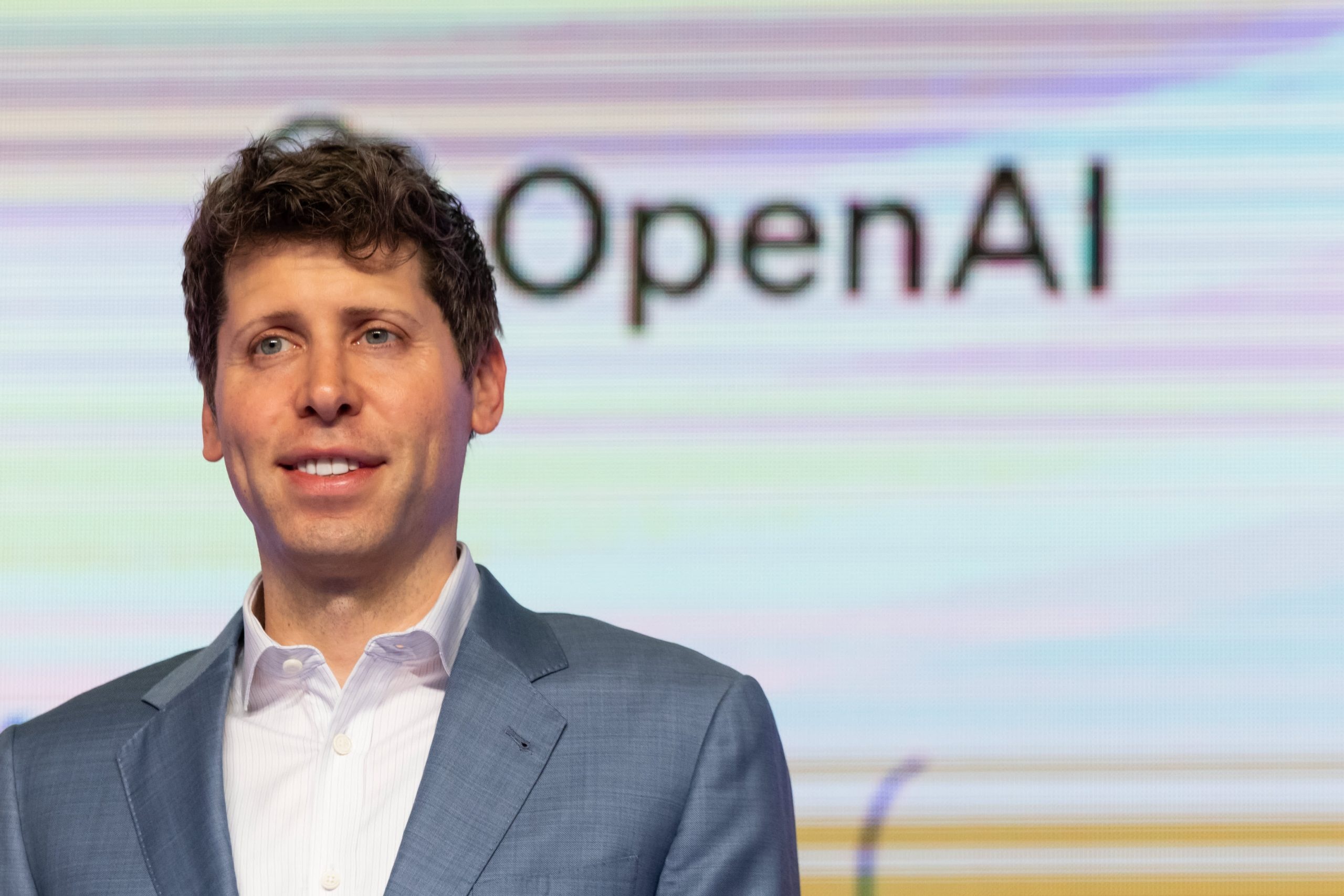 Sam Altman, OpenAI, Ngành bán dẫn, Thiếu chip, Năng lực sản xuất chip, Phát triển AI