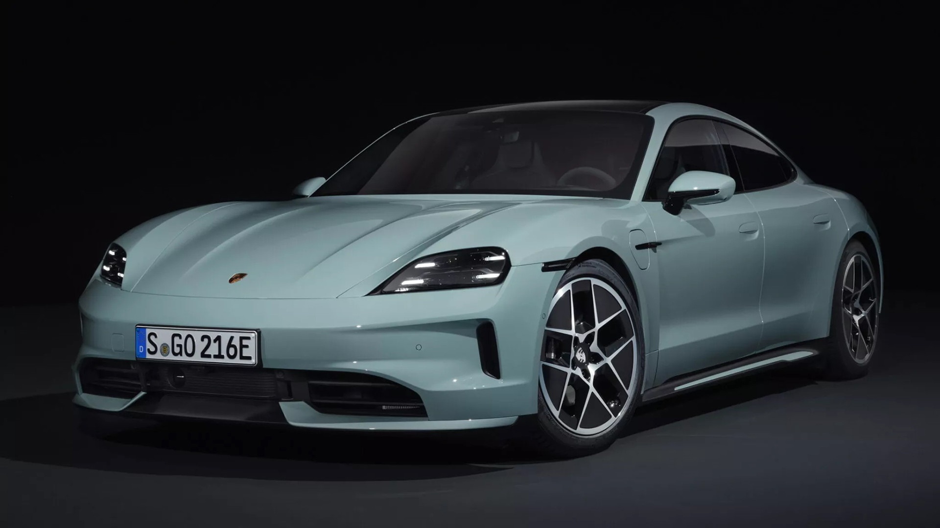 Porsche Taycan 2025, Siêu xe điện, Mạnh mẽ, Vượt mặt siêu xe, Tăng tốc 2,3 giây, Phạm vi di chuyển 587 km