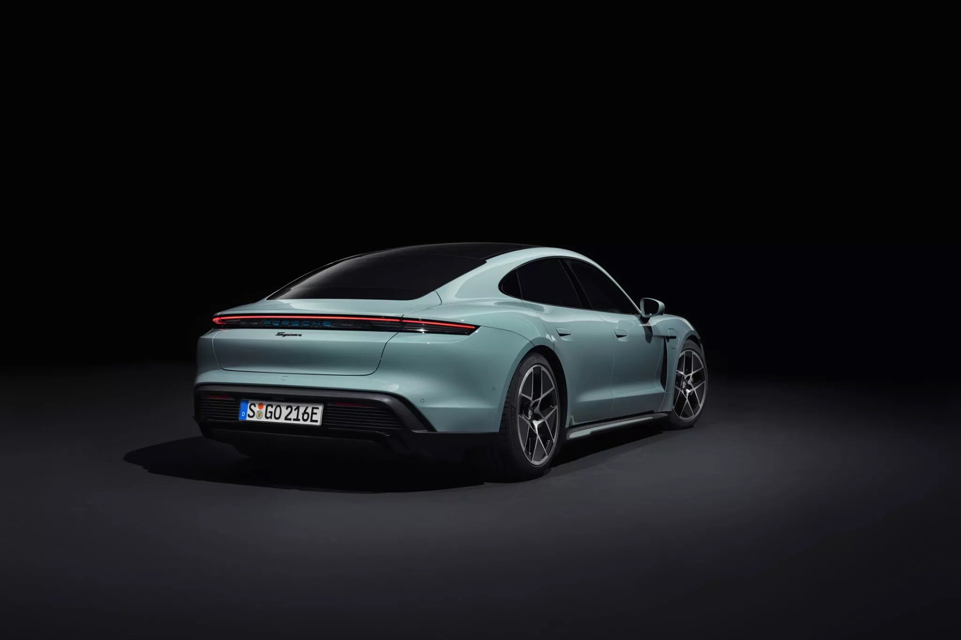 Porsche Taycan 2025, Siêu xe điện, Mạnh mẽ, Vượt mặt siêu xe, Tăng tốc 2,3 giây, Phạm vi di chuyển 587 km