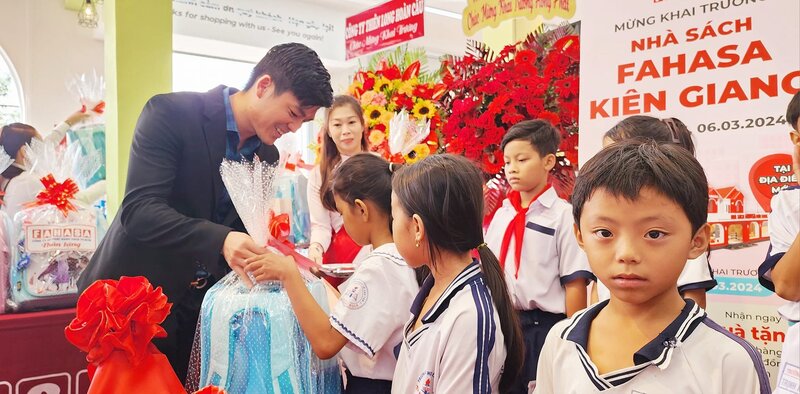 khai trương fahasa kiên giang
