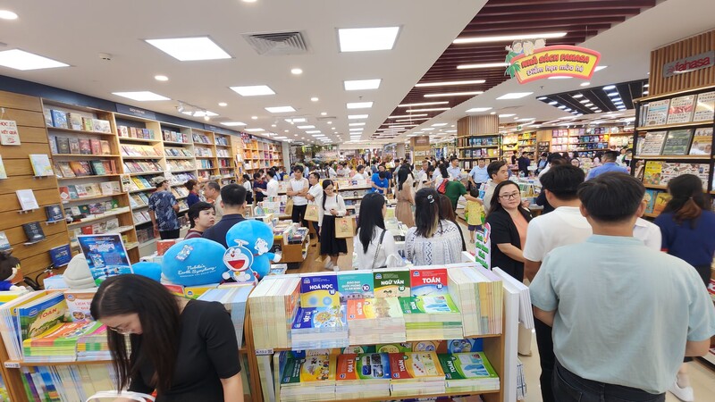 Vincom Mega Mall Grand Park, nhà sách fahasa đông sài gòn