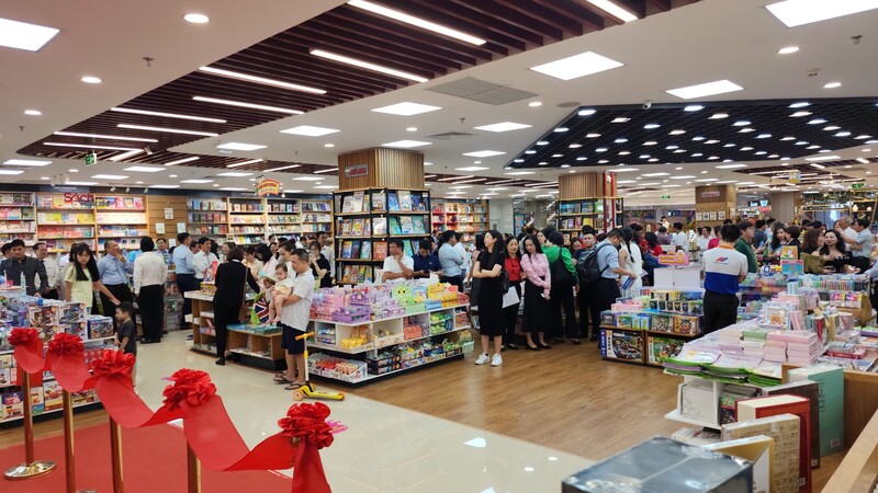 Vincom Mega Mall Grand Park, nhà sách fahasa đông sài gòn