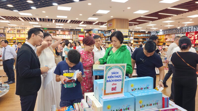 Vincom Mega Mall Grand Park, nhà sách fahasa đông sài gòn