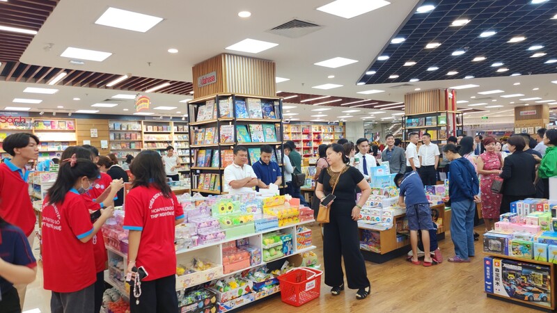 Vincom Mega Mall Grand Park, nhà sách fahasa đông sài gòn