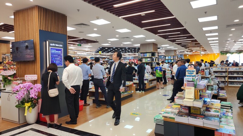 Vincom Mega Mall Grand Park, nhà sách fahasa đông sài gòn