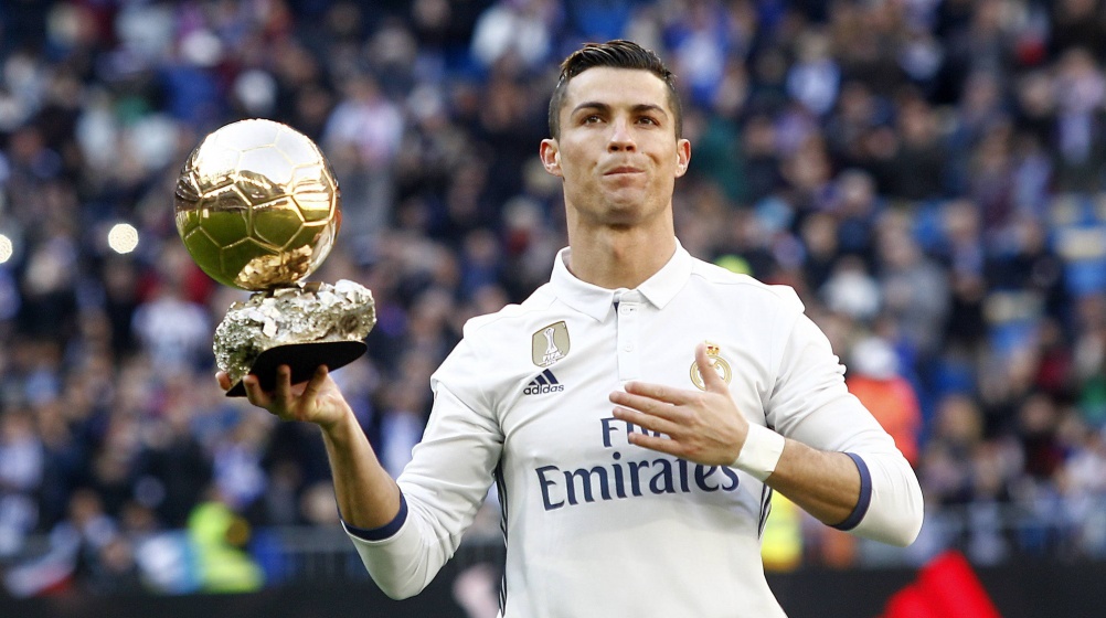 Cristiano Ronaldo, Cột mốc 100+ bàn thắng, Huyền thoại bóng đá