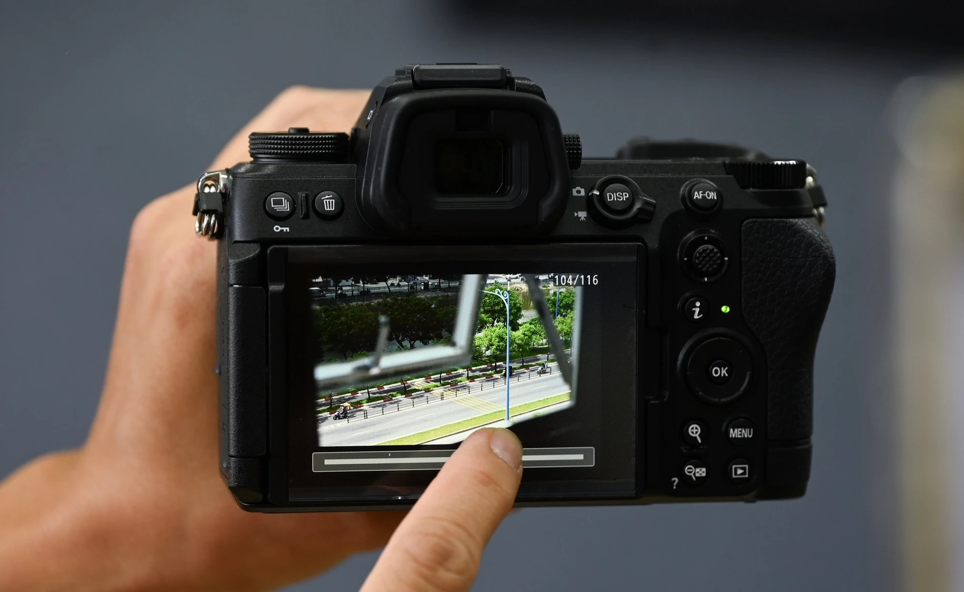 Nikon Z6 III, Máy ảnh tầm trung