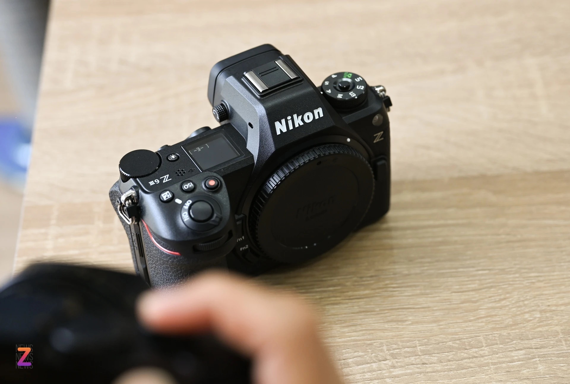 Nikon Z6 III, Máy ảnh tầm trung