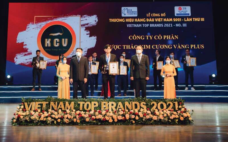 Nguyễn Tấn Thành tại giải trao thưởng TOP Brand 2021