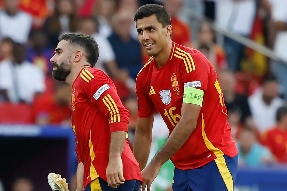 Carvajal chèo kéo  Rodri,  Rodri, Real Madrid