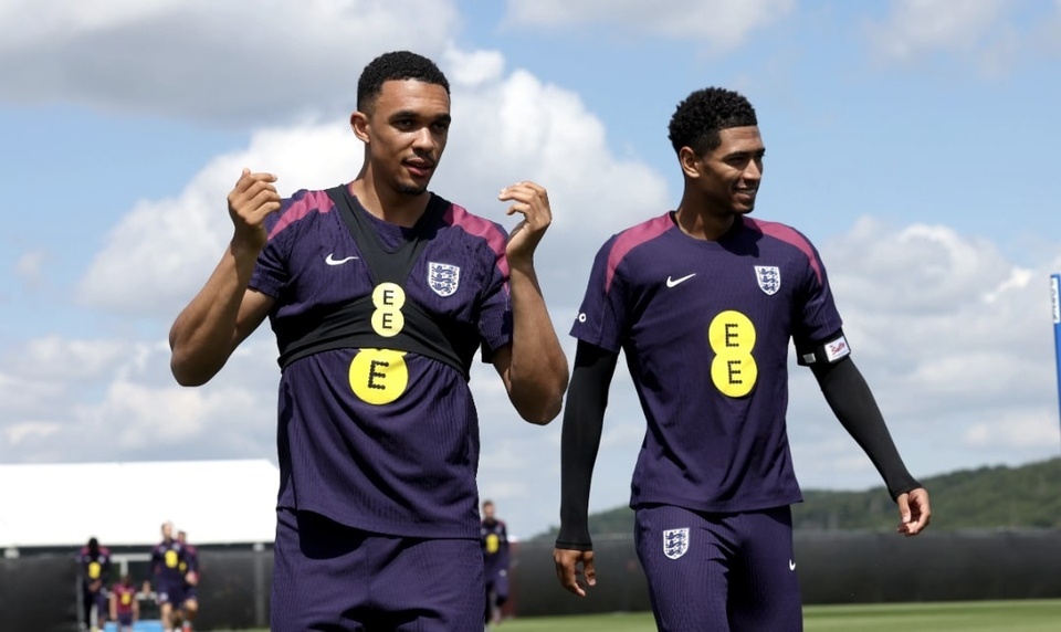 Real toang tính với Trent Alexander-Arnold, Trent Alexander-Arnold, Alphonso Davies