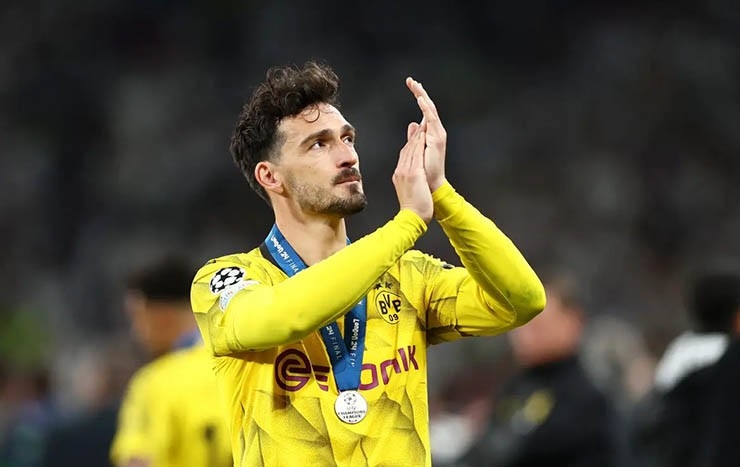 Real mua Hummels, Hummels đến Real