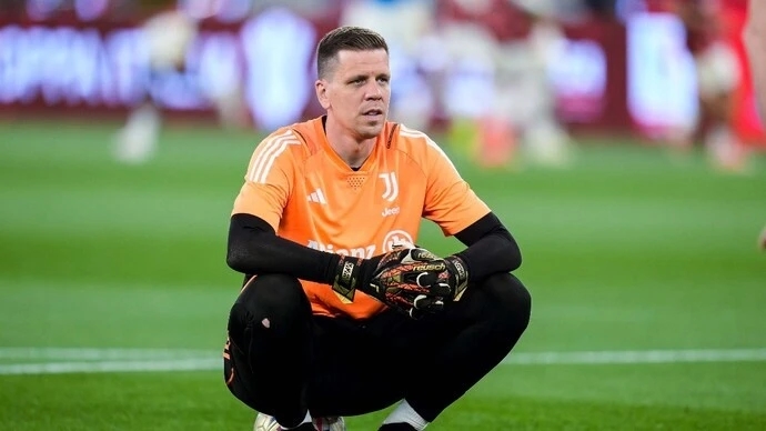 Szczesny, Szczesny treo giày, Szczesny treo găng