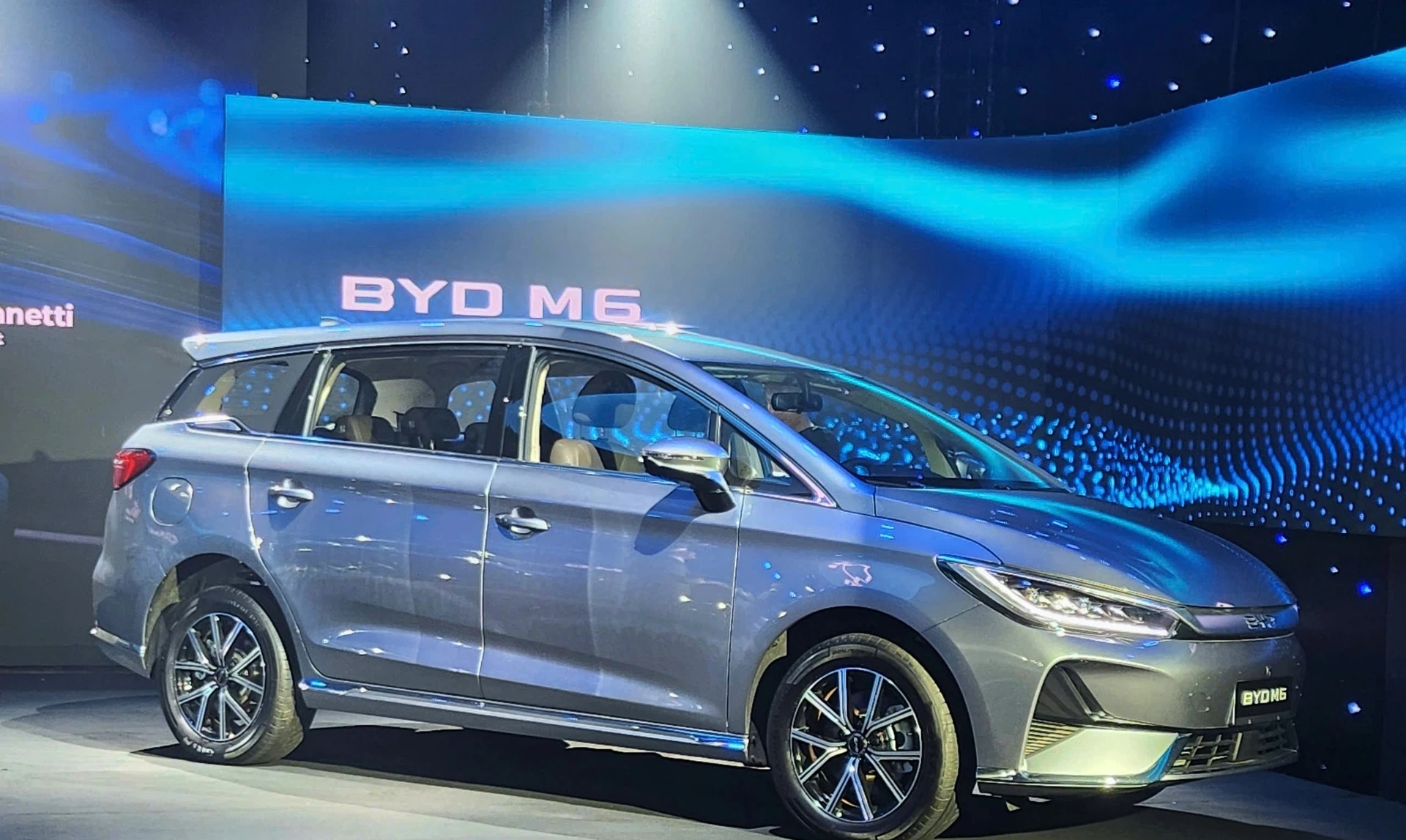 BYD M6, MVP điện