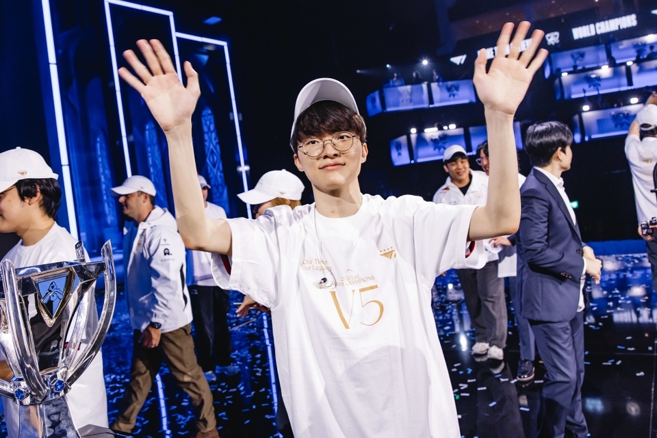 Faker, T1, Liên Minh Huyền Thoại, Vô địch thế giới