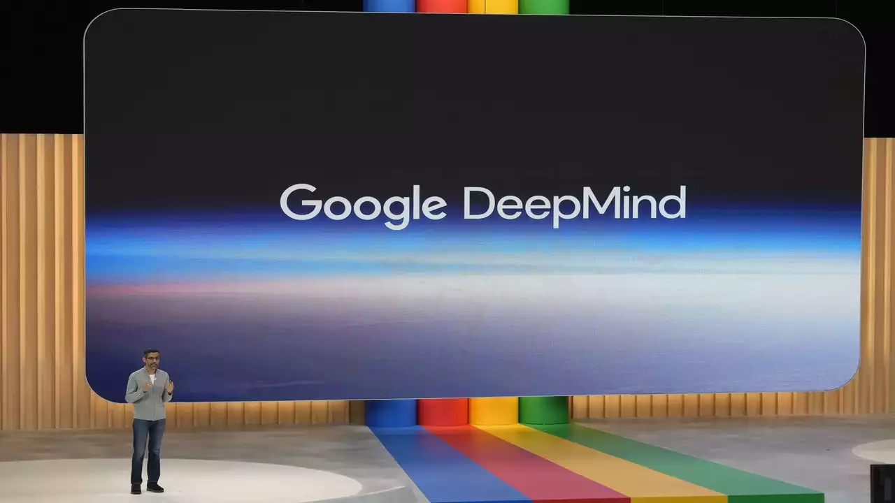 Google và OpenAI, Cạnh tranh Google và OpenAI, Mở rộng quy mô Google DeepMind