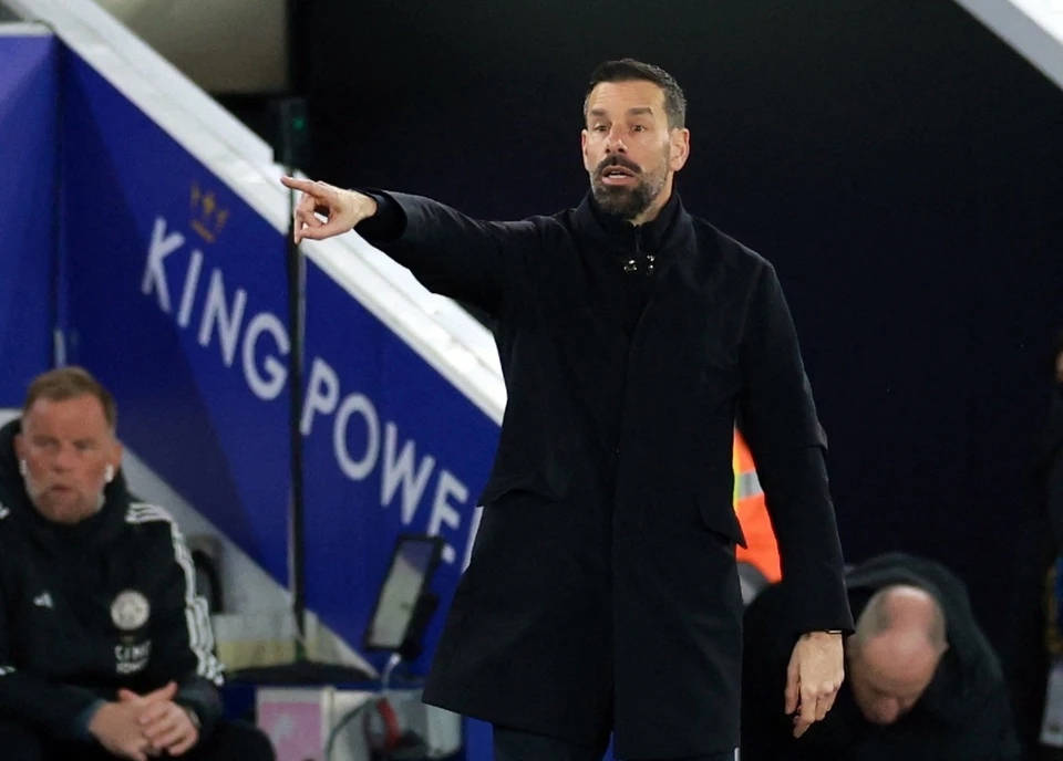 Leicester City xuống hạng, Ruud van Nistelrooy Leicester, Leicester vs Brentford 0-4, Khủng hoảng Leicester City