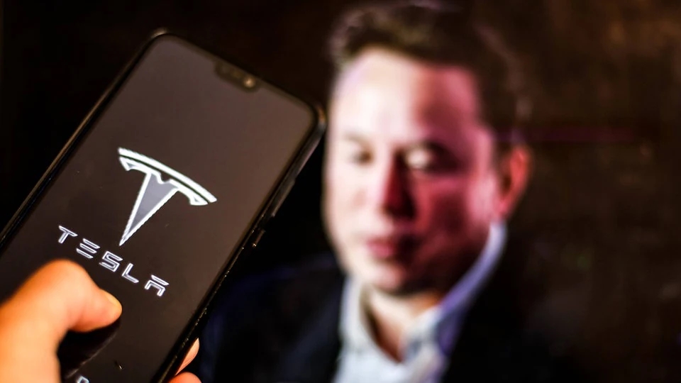 Cổ phiếu Tesla lao dốc, Elon Musk gặp khó khăn, Tesla đối mặt khủng hoảng, Cổ phiếu Tesla giảm mạnh, Elon Musk và chính trị Mỹ, Làn sóng tẩy chay Tesla