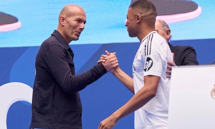 Zinedine Zidane trở lại Real Madrid, Zidane dẫn dắt Real Madrid, Real Madrid sa thải Ancelotti, HLV mới của Real Madrid, Zidane vs Ancelotti