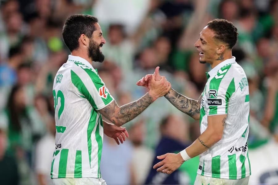 Real Betis, Fiorentina, UEFA Conference League, Antony, Isco, bán kết cúp châu Âu