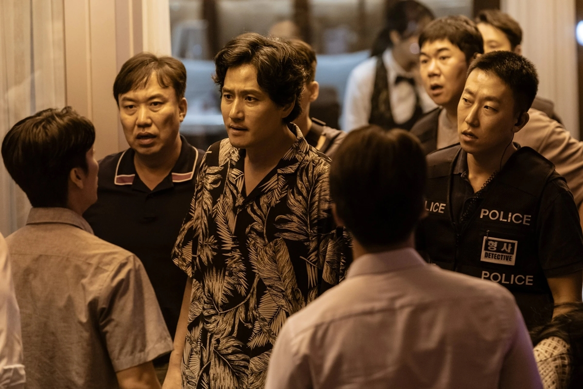 Ba mặt lật kèo, Kang Ha Neul, phim hành động Hàn Quốc, Yadang The Snitch, phòng vé Hàn Quốc, phim 18+